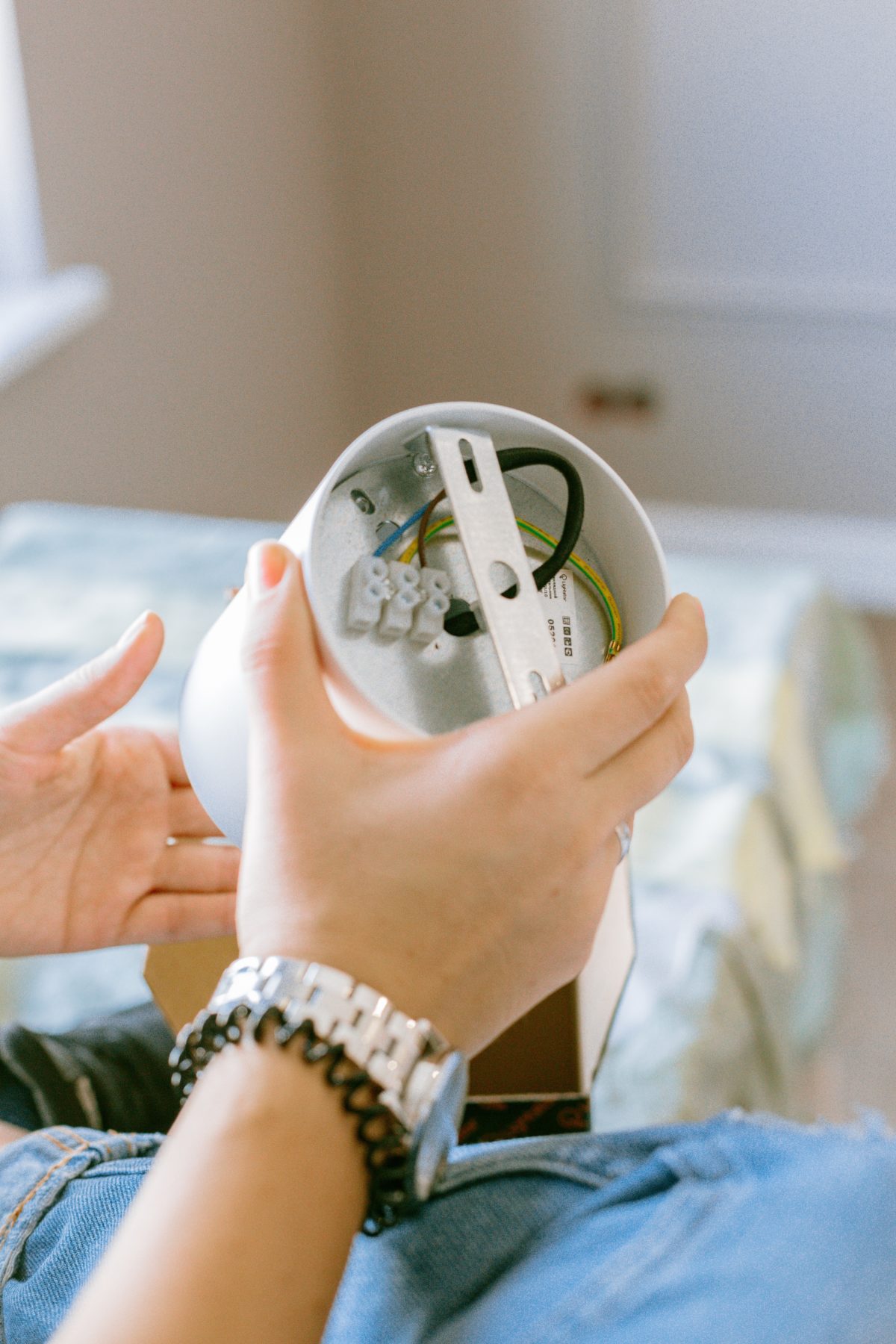 Comment fixer un luminaire au plafond ? Le Guide — free download